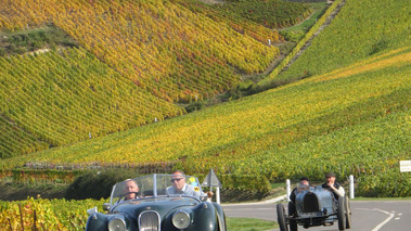 Journées d'Automne 2012 - Jaguar XK120 Roadster vert face avant penché