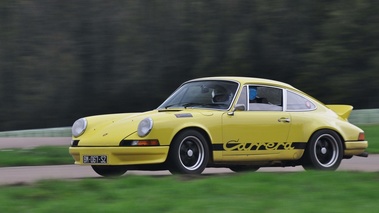 Journées d'Automne 2012 - Porsche 911 Carrera 2.7 RS jaune 3/4 avant gauche filé