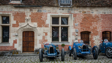 Bugatti bleu face avant