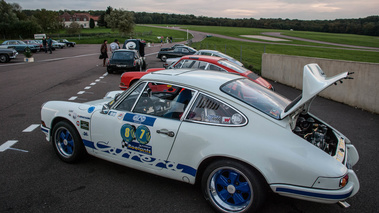 Porsche 911 Carrera 2.7 RS blanc/bleu 3/4 arrière gauche