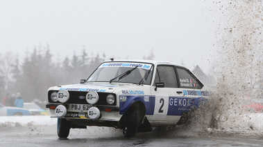 Ford Escort Mk2, blanche+bleu, action face