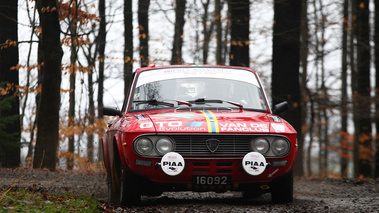 Lancia Fulvia, rouge, action face