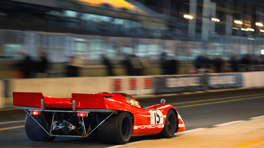 Le Mans Classic 2012 - Porsche 917 rouge 3/4 arrière droit filé