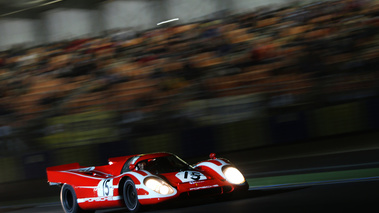 Le Mans Classic 2012 - Porsche 917 rouge 3/4 avant droit filé penché