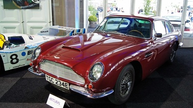 Vente Artcurial LMC 2012 - Aston Martin DB6 bordeaux 3/4 avant gauche