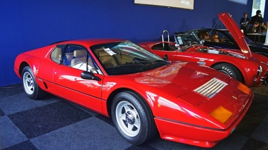 Vente Artcurial LMC 2012 - Ferrari 512 BBi rouge 3/4 avant droit