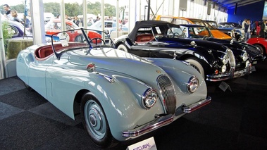 Vente Artcurial LMC 2012 - Jaguar XK120 Roadster bleu 3/4 avant droit