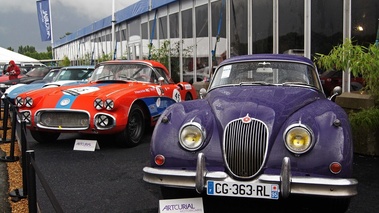 Vente Artcurial LMC 2012 - Jaguar XK150 violet face avant