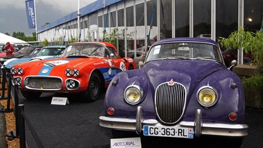 Vente Artcurial LMC 2012 - Jaguar XK150 violet face avant