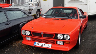 Vente Artcurial LMC 2012 - Lancia 037 rouge 3/4 avant gauche