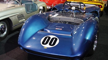 Vente Artcurial LMC 2012 - Lola T70 MkII Barquette bleu face avant