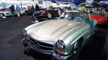 Vente Artcurial LMC 2012 - Mercedes 300 SL gris 3/4 avant gauche portes ouvertes