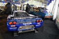 Vente Artcurial LMC 2012 - Saleen S7R blanc/bleu face arrière portes ouvertes