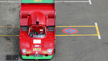 Le Mans Classic 2018 - Alfa Romeo Tipo 33 TT 1/2 rouge face avant vue de haut