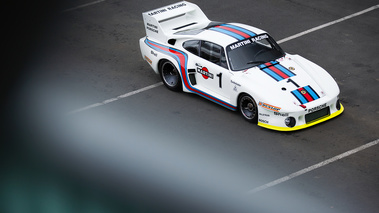 Le Mans Classic 2018 - Porsche 935 Martini 3/4 avant droit vue de haut