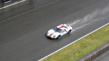 Ford GT40, action, plongée 3-4 avg