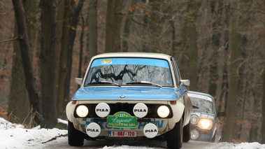 BMW 2002 bleu+blanc, action face