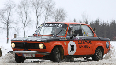 BMW 2002, orange, action 3-4 avg