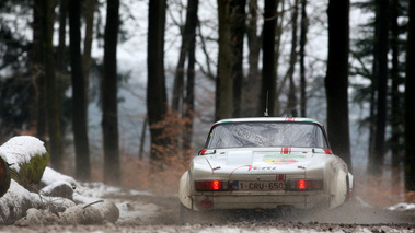 Fiat 124 Abarth, blanc, action dos