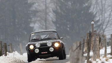 Ford Escort MK1 noire, action face