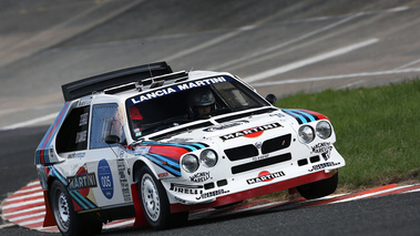 Les Grandes Heures Automobiles 2015 - Lancia Delta Groupe B Martin 3/4 avant droit