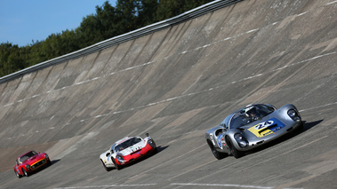 Les Grandes Heures Automobiles 2015 - Porsche 910 gris 3/4 avant droit