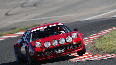 Les Grandes Heures Automobiles 2016 - Ferrari 308 Groupe B rouge 3/4 avant droit