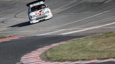 Les Grandes Heures Automobiles 2016 - Peugeot 205 T16 Groupe B blanc face avant