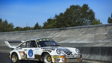 Les Grandes Heures Automobiles 2016 - Porsche 911 2.8 RSR blanc 3/4 avant droit 