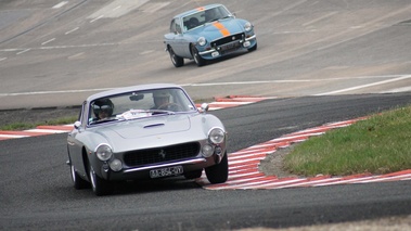 Malte à Montlhéry - Ferrari 250 GT Lusso gris 3/4 avant droit penché