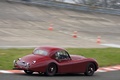 Malte à Montlhéry - Jaguar XK120 bordeaux 3/4 arrière droit filé