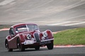 Malte à Montlhéry - Jaguar XK120 bordeaux 3/4 avant droit