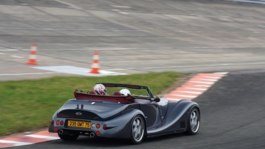 Malte à Montlhéry - Morgan Aero 8 anthracite 3/4 arrière droit filé