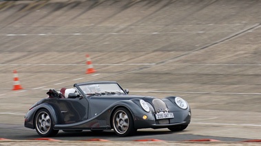 Malte à Montlhéry - Morgan Aero 8 anthracite 3/4 avant droit filé 2