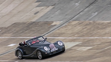 Malte à Montlhéry - Morgan Aero 8 anthracite 3/4 avant droit filé