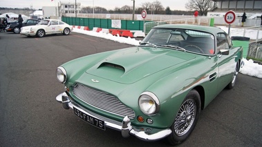 Aston Martin DB4 vert 3/4 avant gauche