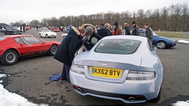 Aston Martin DB9 MY2012 bleu face arrière