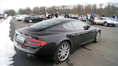 Aston Martin DB9 noir 3/4 arrière droit