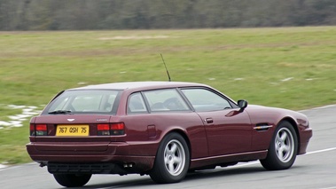 Aston Martin Virage Shooting Brake bordeaux 3/4 arrière droit filé