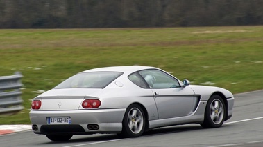 Ferrari 456 GT gris 3/4 arrière droit filé