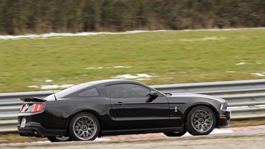 Shelby GT500 SVT noir 3/4 arrière droit filé