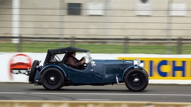 Malte à Montlhéry 2017 - Aston Martin bleu filé