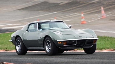 Malte à Montlhéry 2017 - Chevrolet Corvette C3 454 anthracite 3/4 avant droit