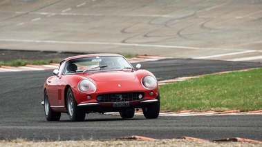 Malte à Montlhéry 2017 - Ferrari 275 GTB rouge 3/4 avant droit 