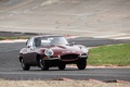 Malte à Montlhéry 2017 - Jaguar Type E bordeaux 3/4 avant droit