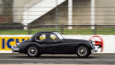 Malte à Montlhéry 2017 - Jaguar XK120 FHC noir filé