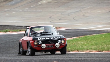 Malte à Montlhéry 2017 - Lancia Fulvia HF rouge 3/4 avant droit