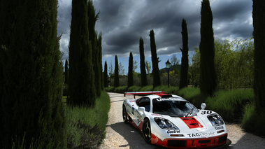 McLaren F1 GTR blanc 3/4 avant droit