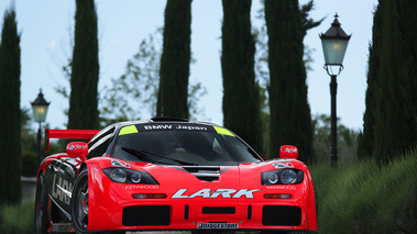 McLaren F1 GTR rouge 3/4 avant droit 2