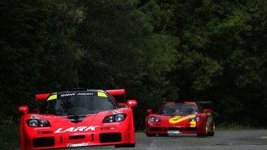 McLaren F1 GTR rouge face avant 2